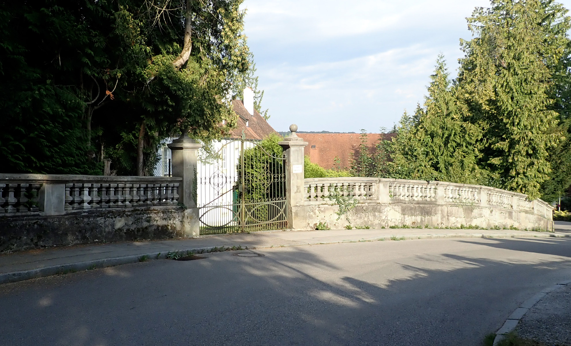 Yearning, Marstall Berg, Schlossmauer